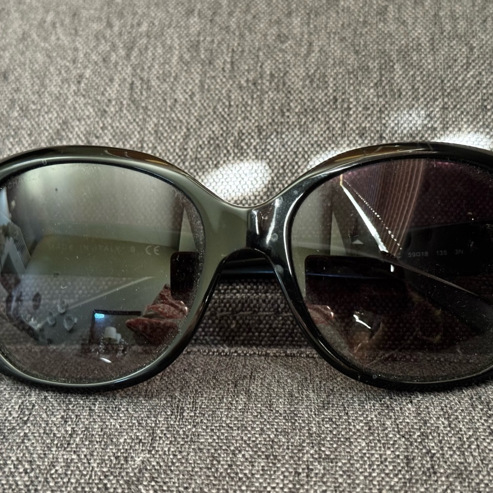 💋SOLD💋 CHANEL Black Oversized Sunglasses with Gold Accents - Picture 7 of 9